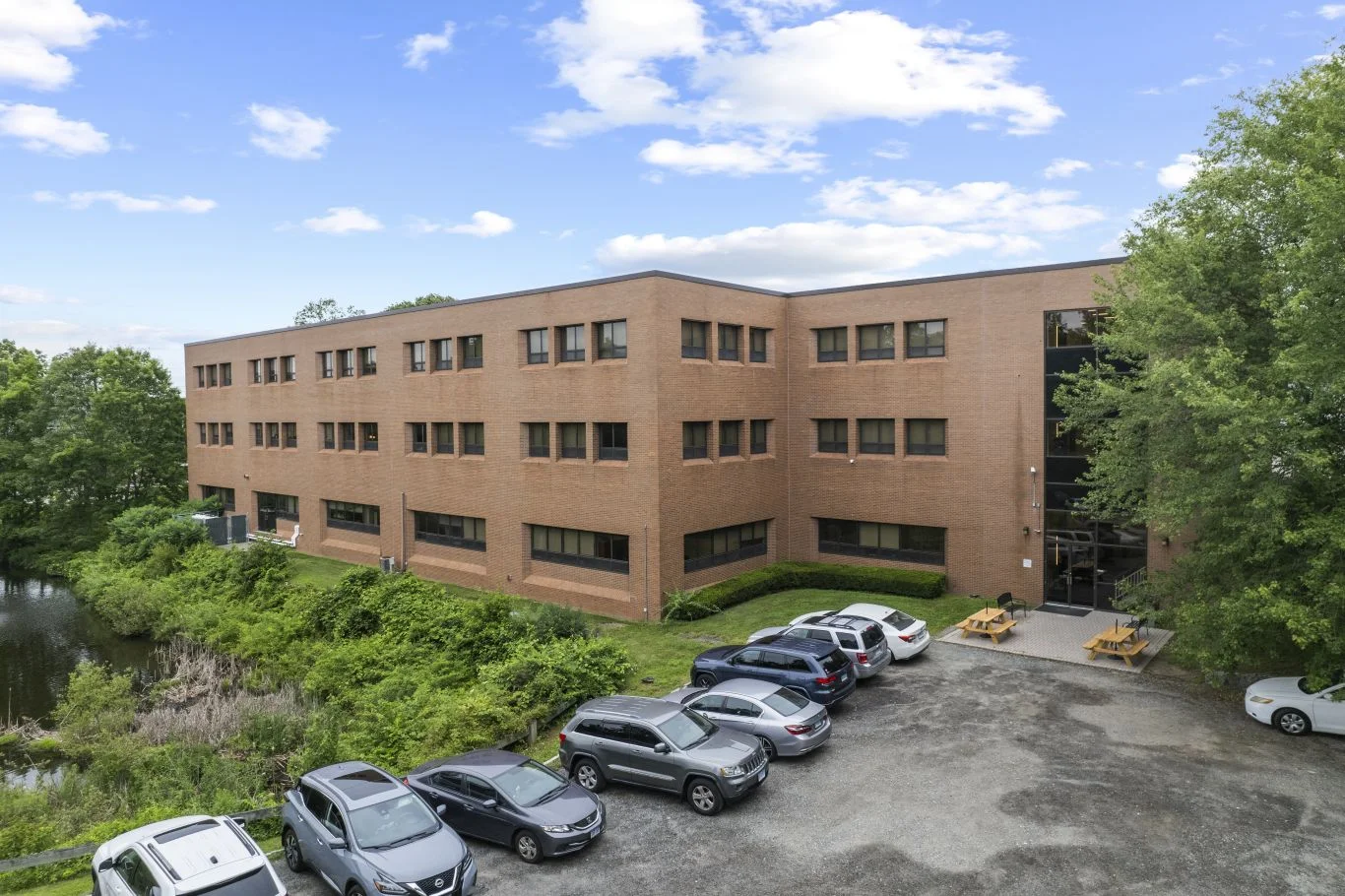 15 Corporate Dr   17.webp